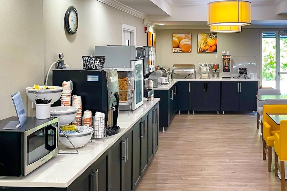 restaurant cafeteria