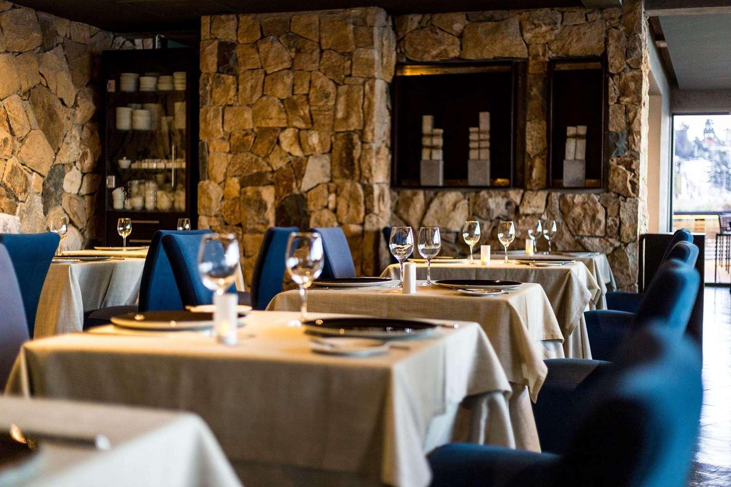 restaurant cafeteria