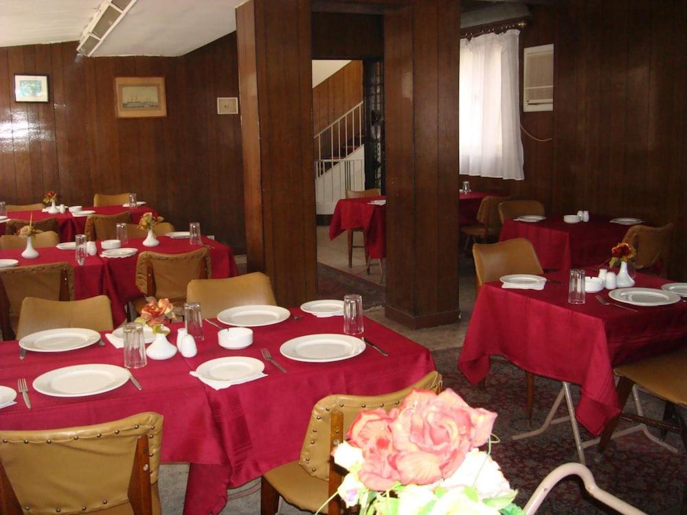 restaurant-cafeteria