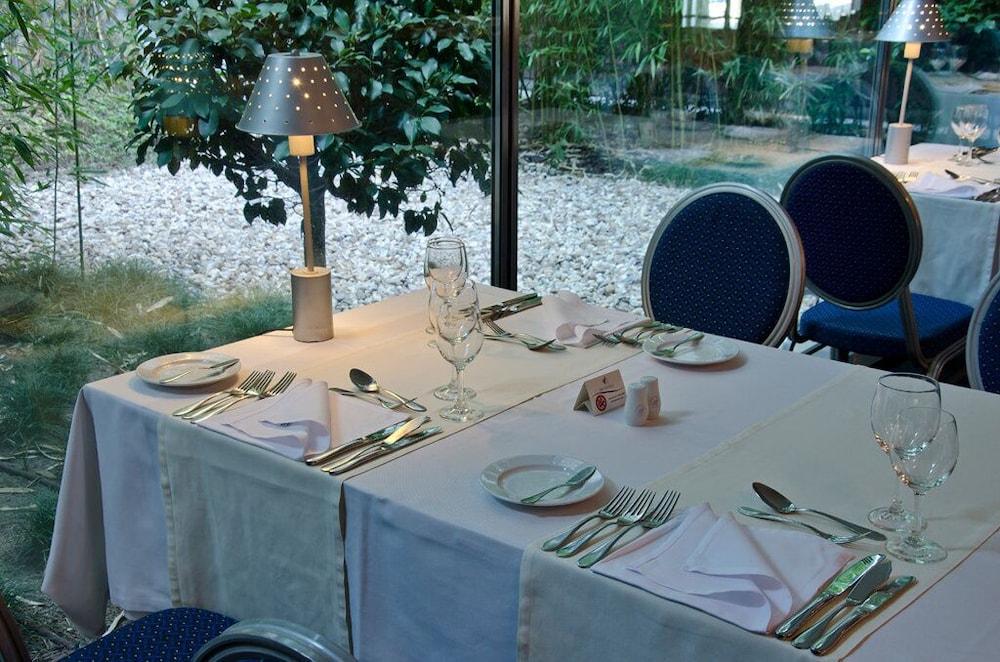 restaurant cafeteria