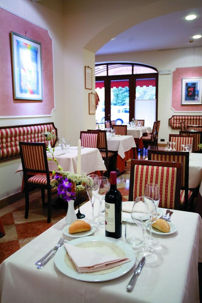 restaurant cafeteria