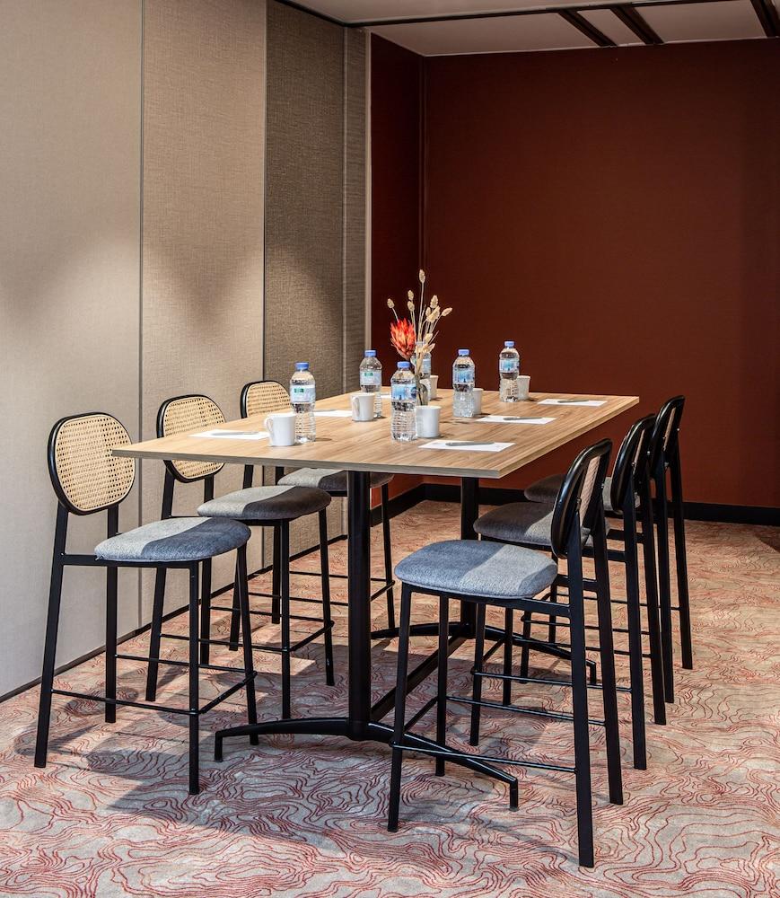 restaurant cafeteria