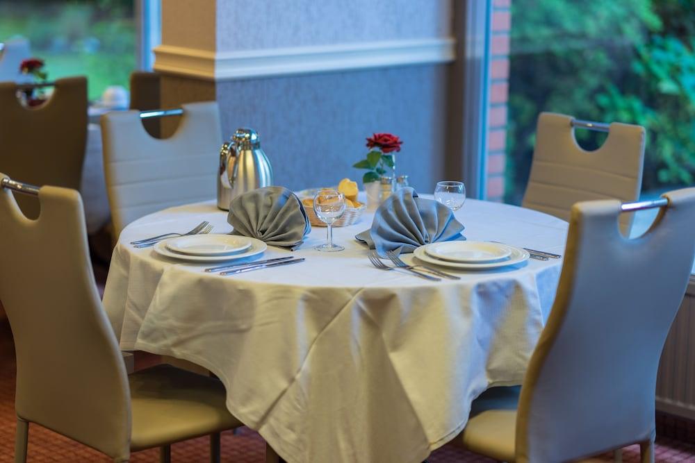 restaurant cafeteria