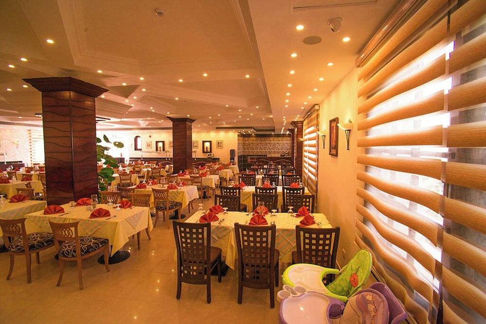 restaurant cafeteria