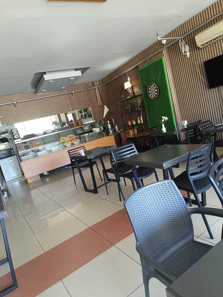 restaurant cafeteria