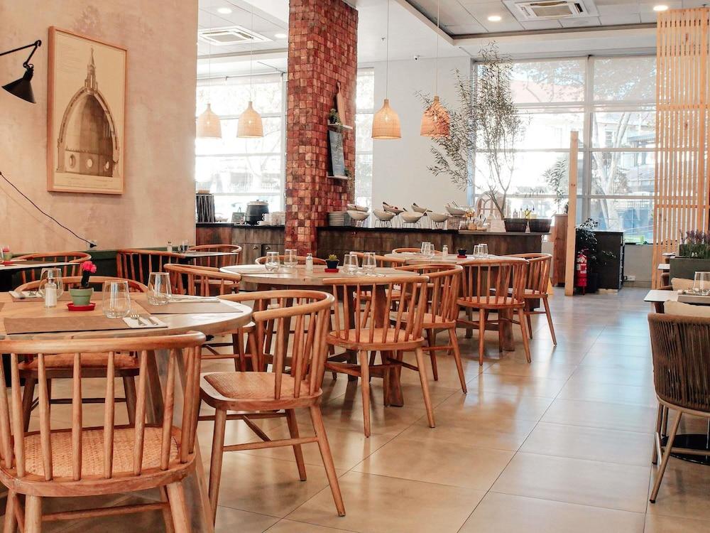 restaurant cafeteria