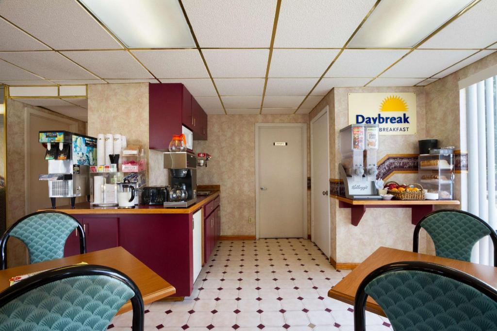restaurant cafeteria