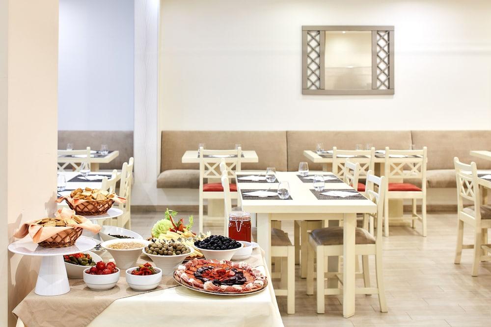 restaurant cafeteria