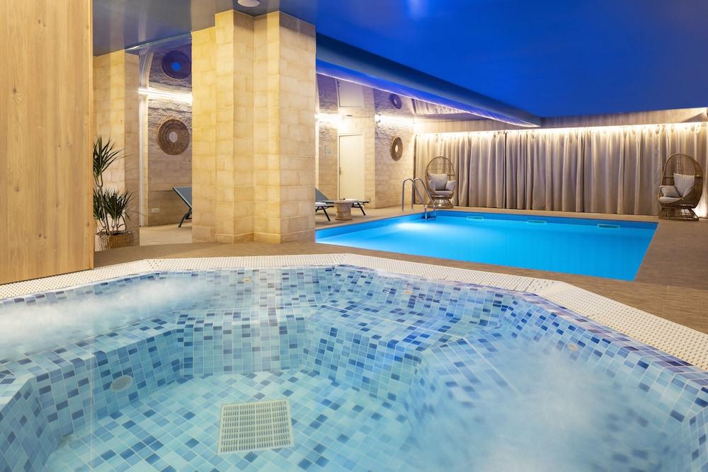 swimming pool spa