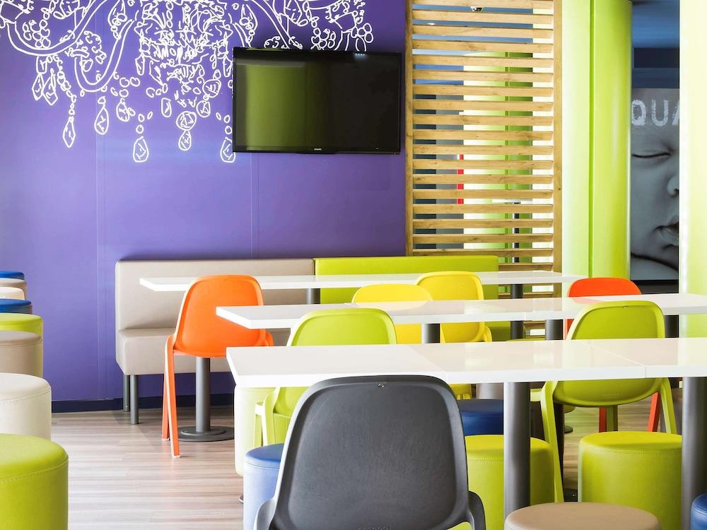 restaurant-cafeteria