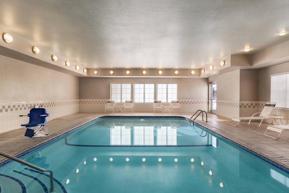 swimming pool spa