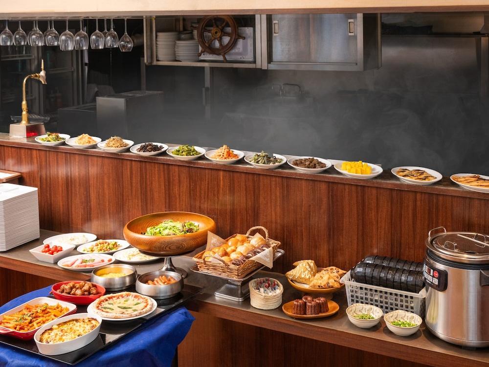 restaurant cafeteria