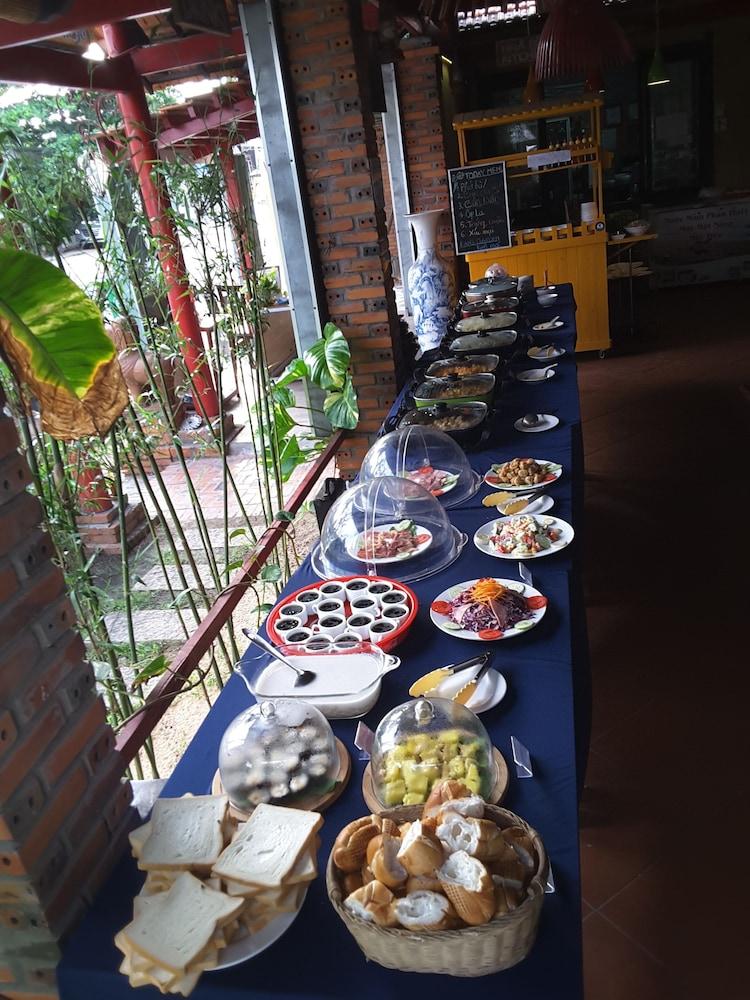 restaurant cafeteria