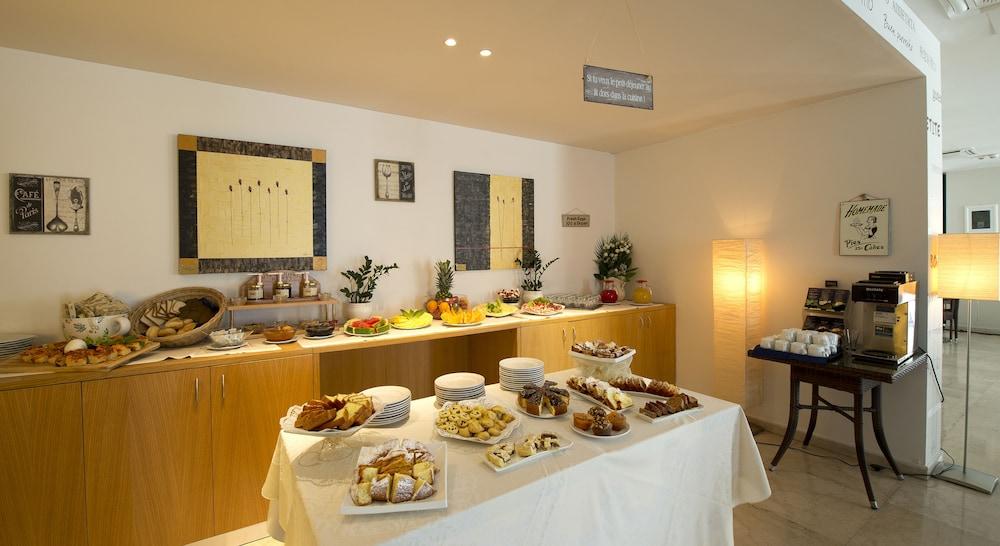 restaurant cafeteria