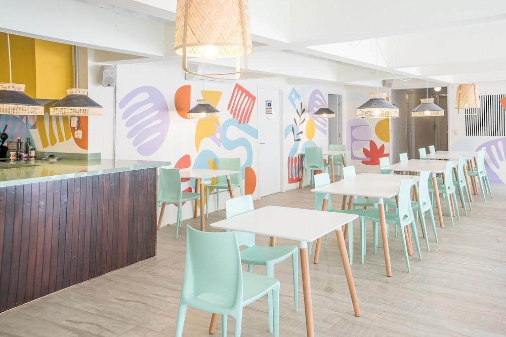 restaurant cafeteria