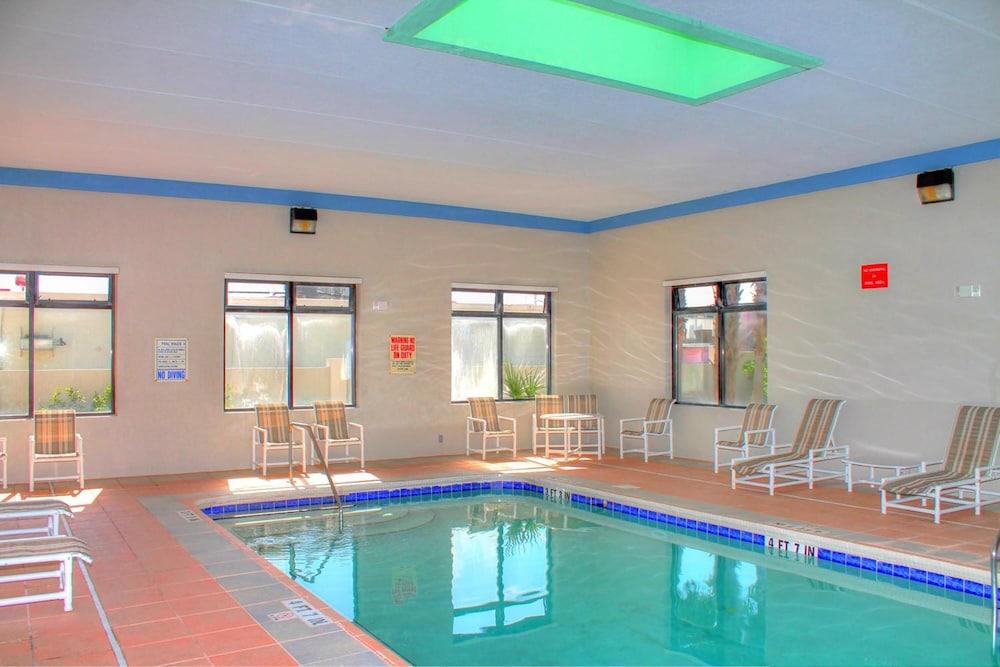 swimming pool spa
