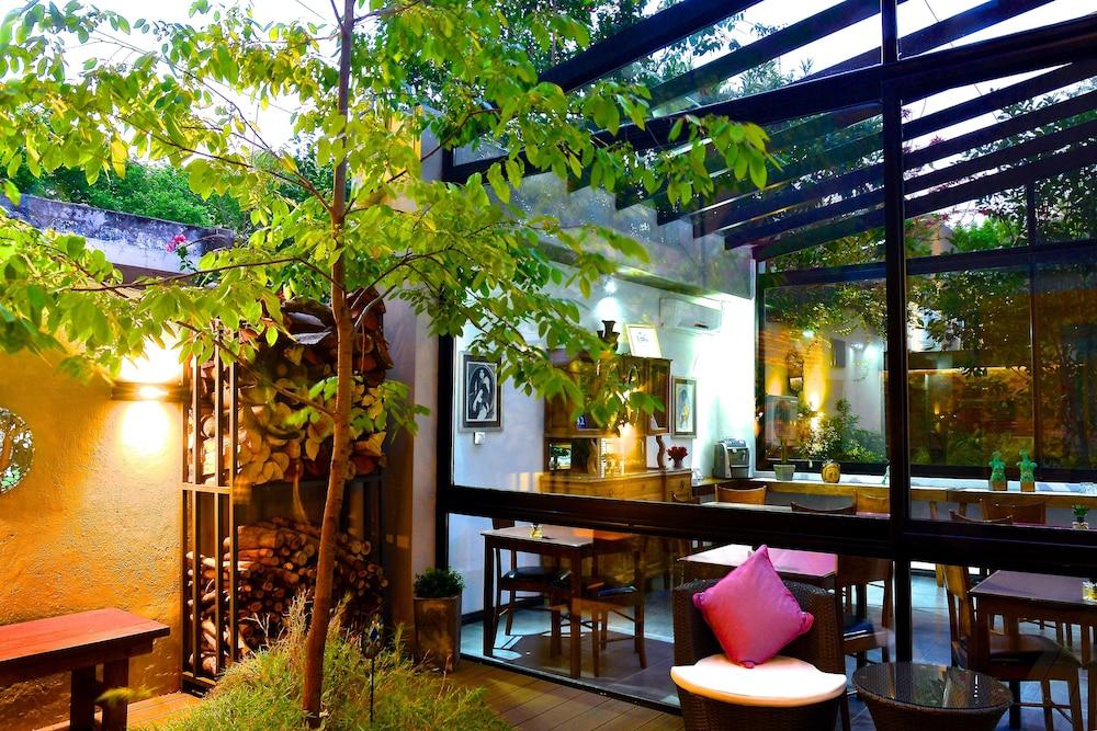 restaurant cafeteria