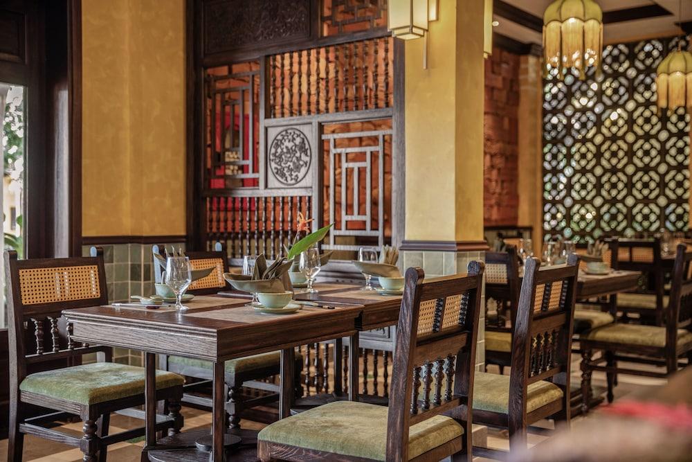 restaurant cafeteria