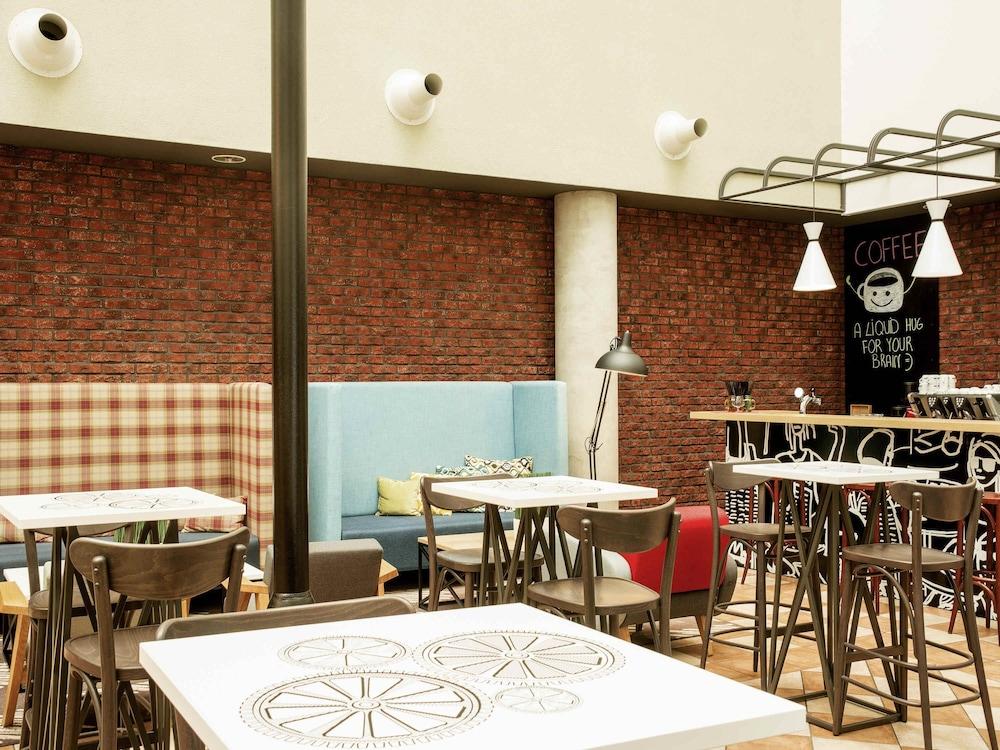 restaurant cafeteria