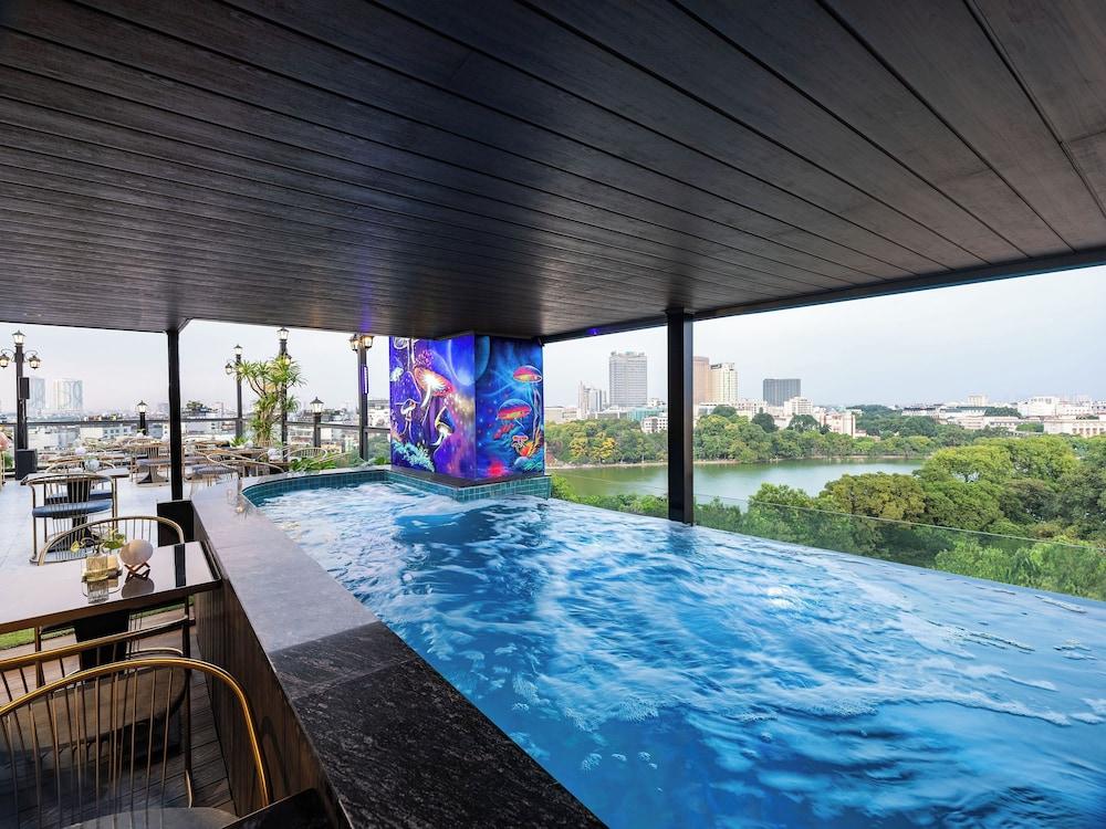 swimming pool spa
