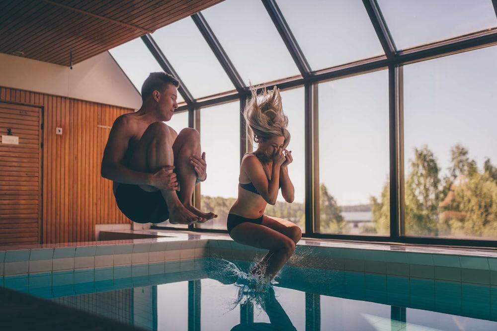 swimming pool spa