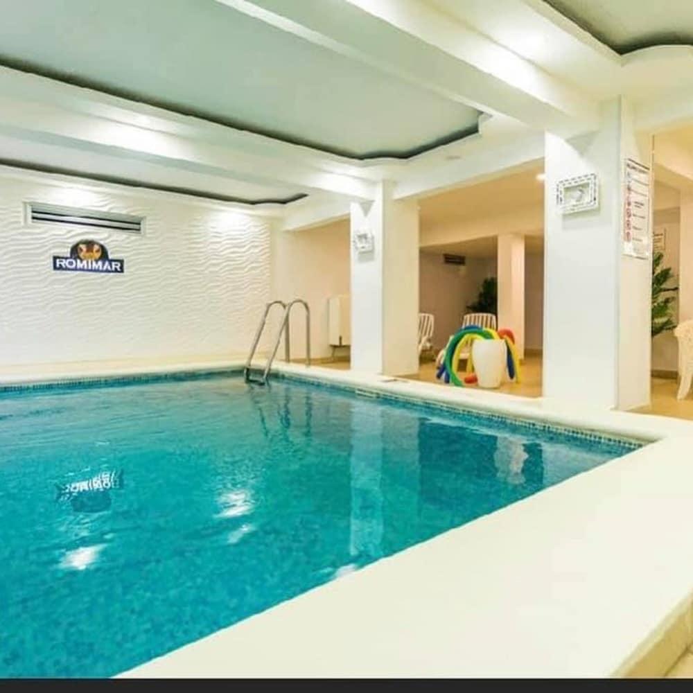 swimming pool spa