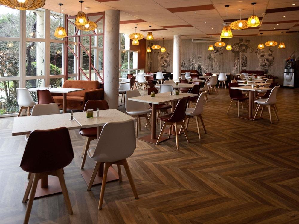 restaurant cafeteria