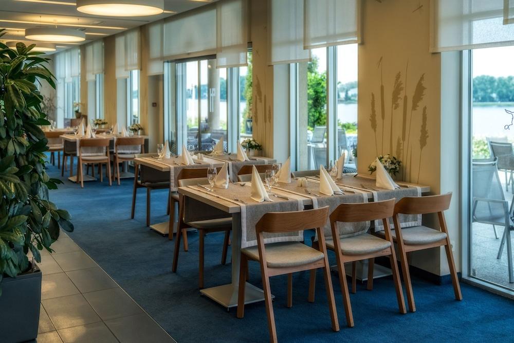 restaurant-cafeteria