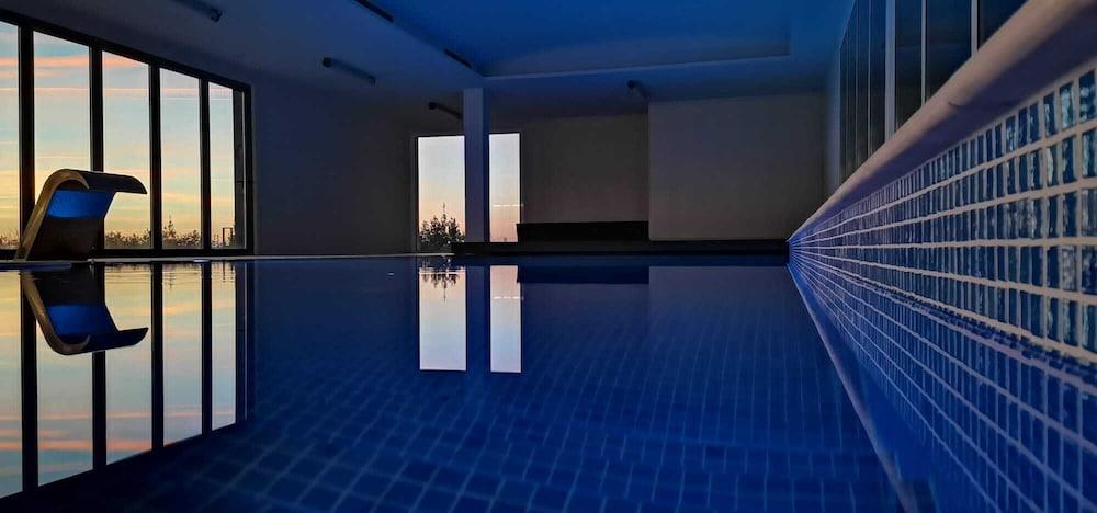 swimming pool spa