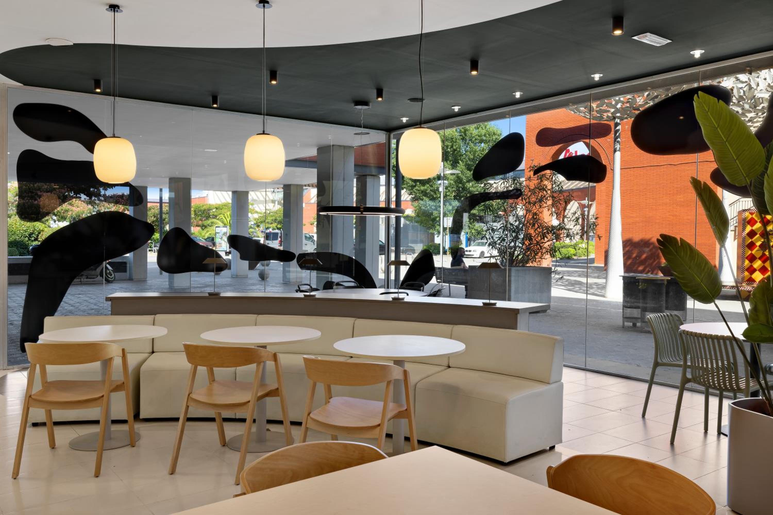 restaurant cafeteria