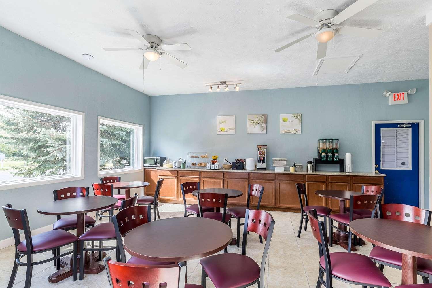 restaurant cafeteria
