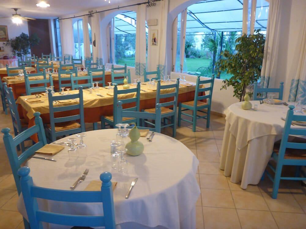 restaurant-cafeteria