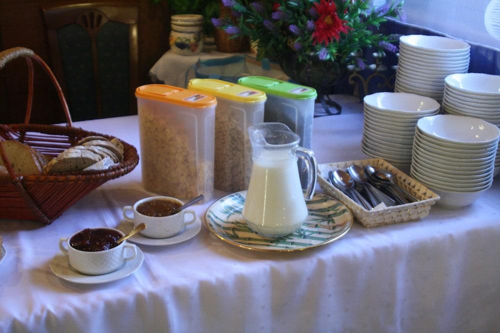 restaurant cafeteria
