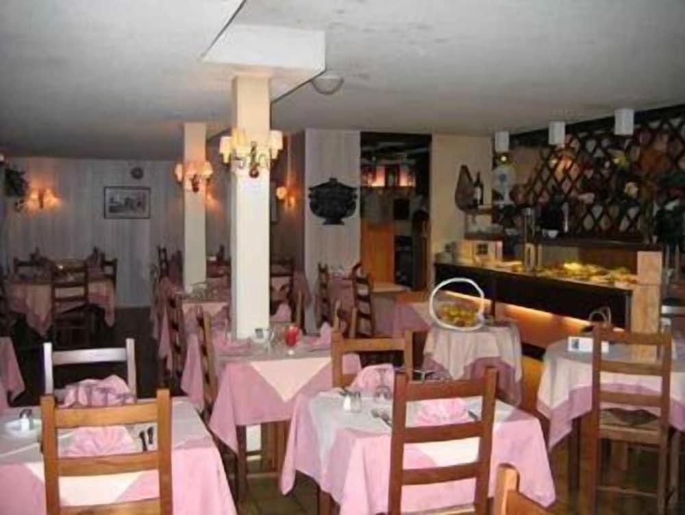 restaurant cafeteria