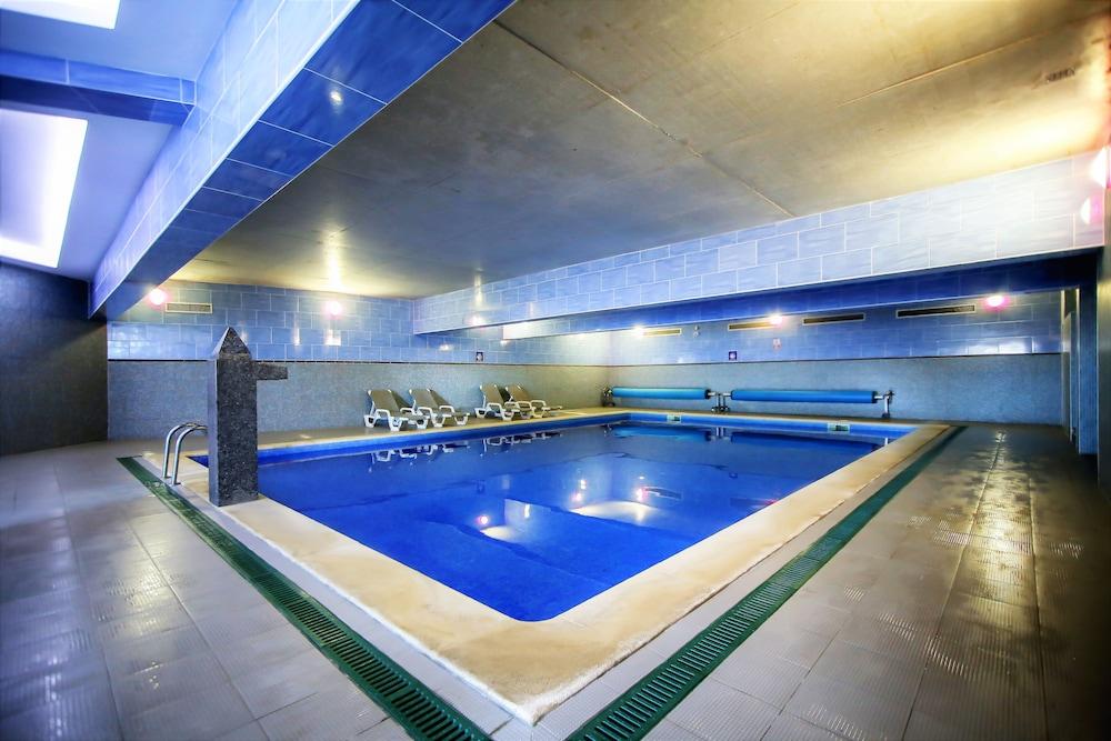 swimming pool spa