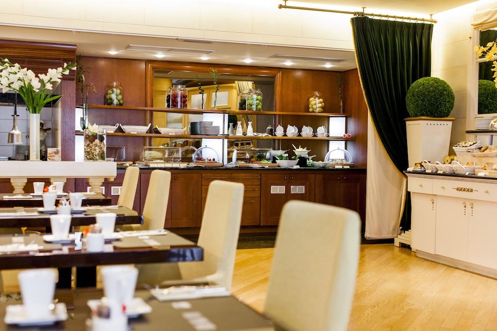 restaurant cafeteria