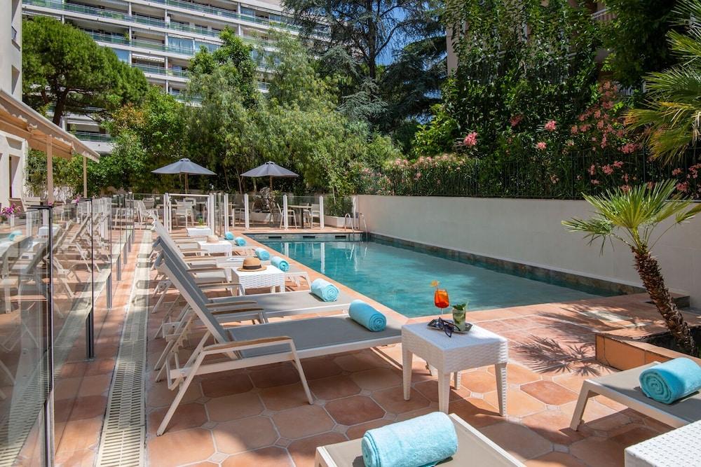 swimming pool spa