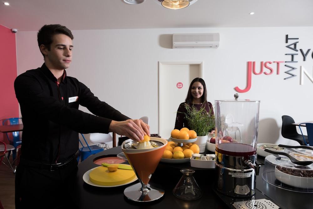 restaurant-cafeteria