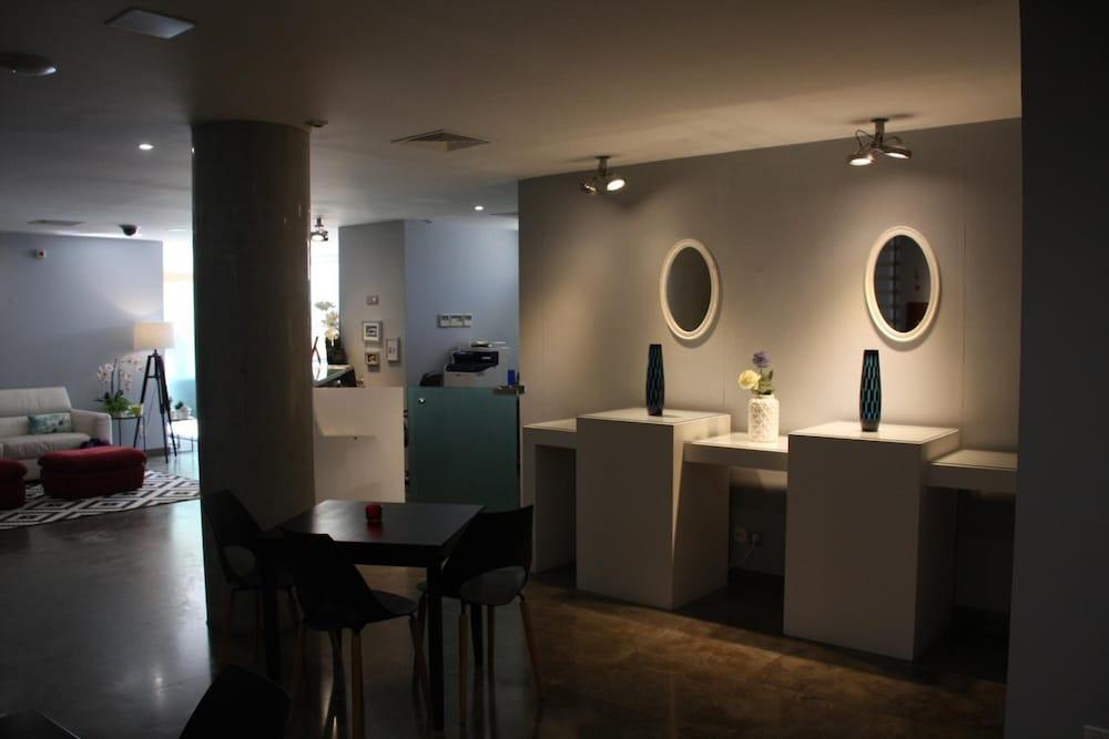 restaurant-cafeteria