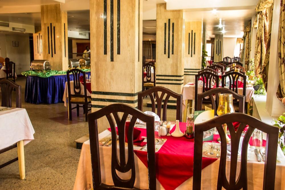 restaurant cafeteria