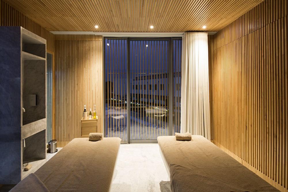 swimming pool spa
