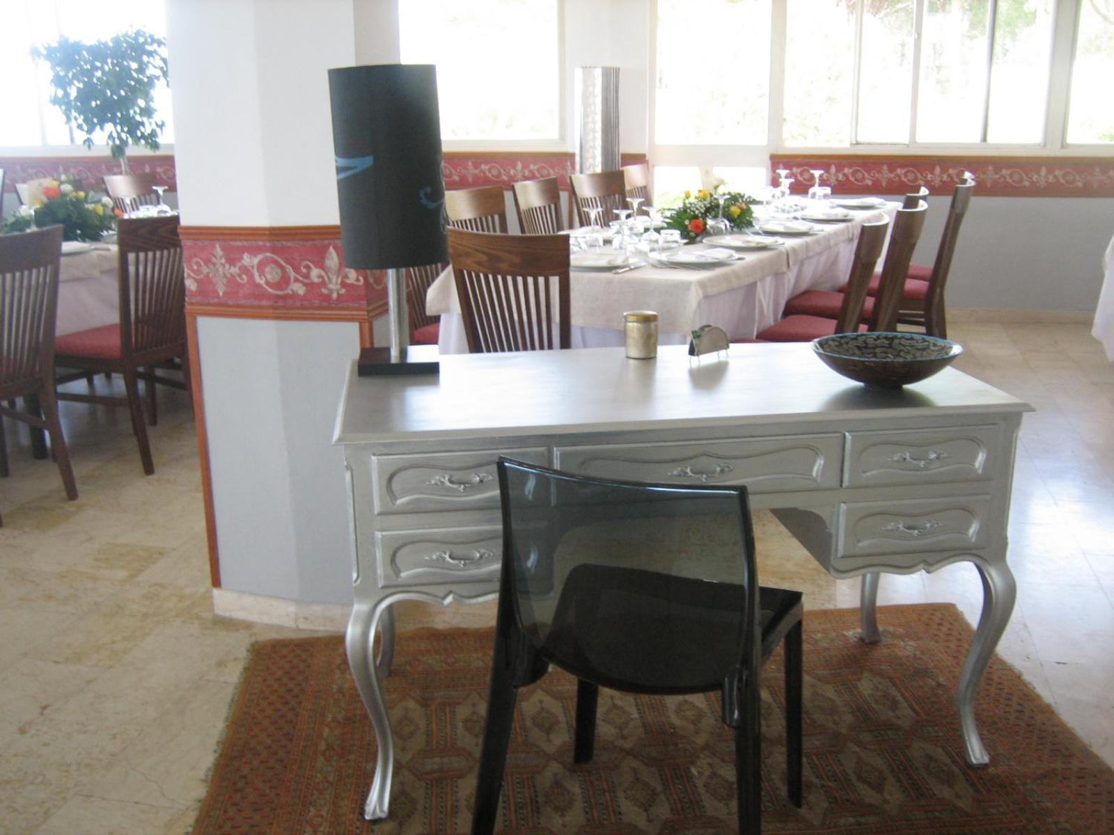 restaurant cafeteria