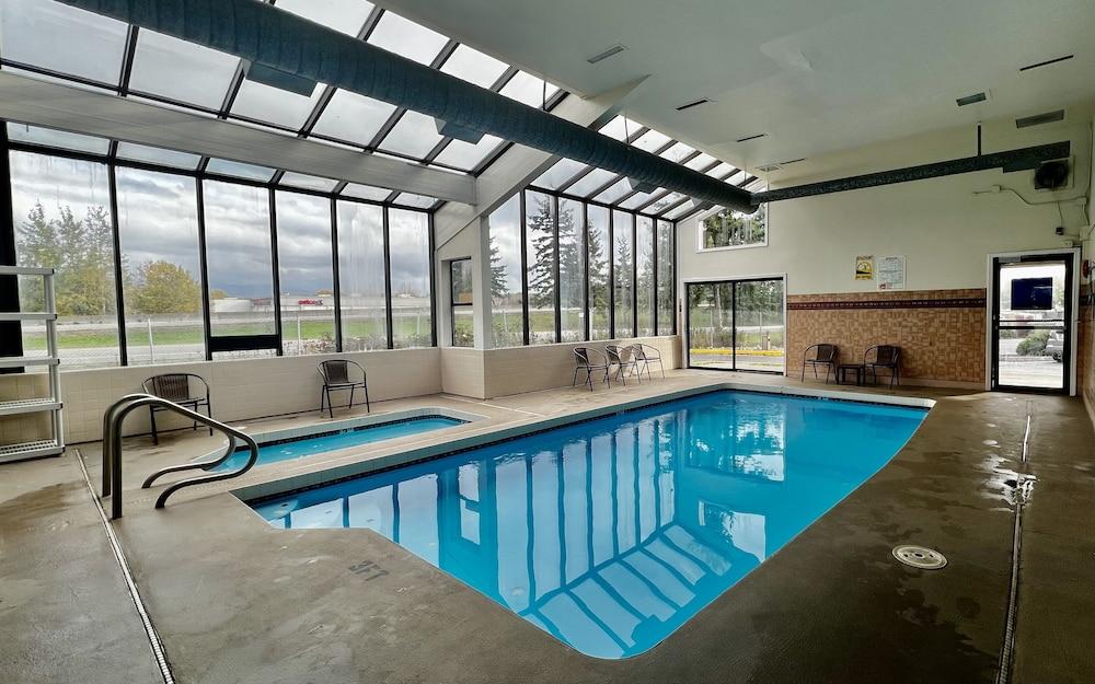 swimming pool spa