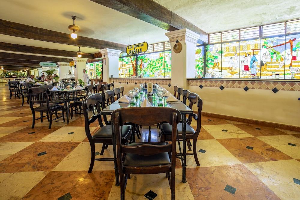 restaurant cafeteria