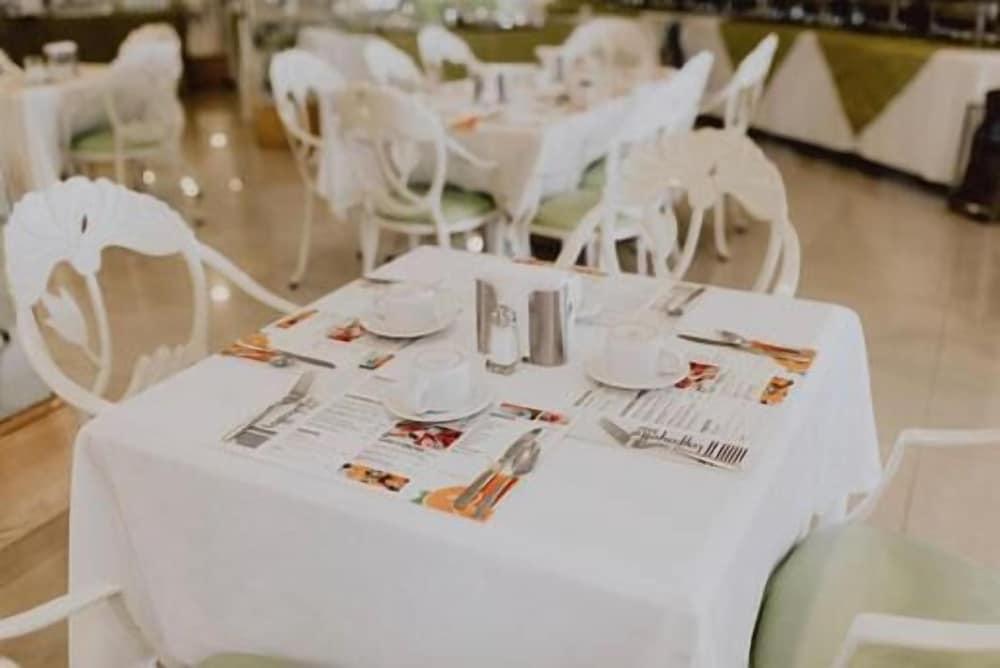 restaurant cafeteria