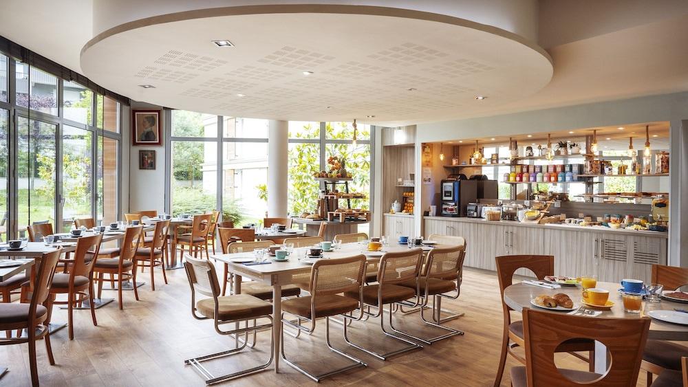 restaurant cafeteria