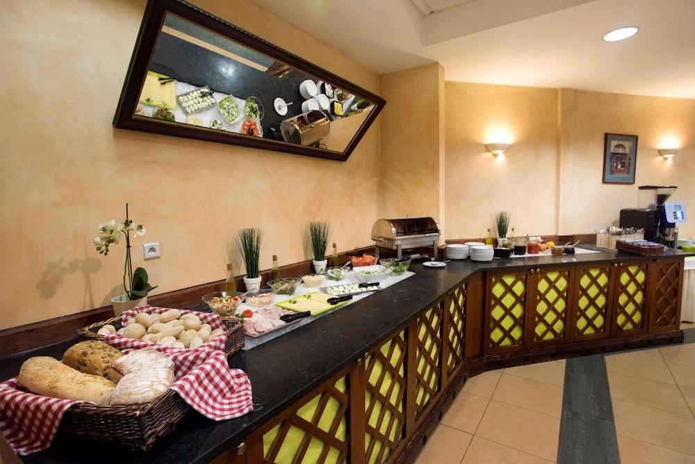 restaurant cafeteria