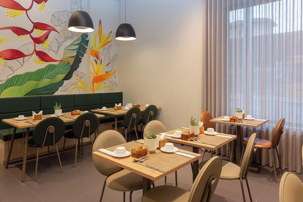 restaurant cafeteria