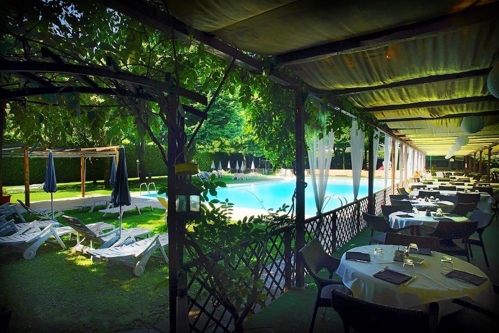 swimming pool spa