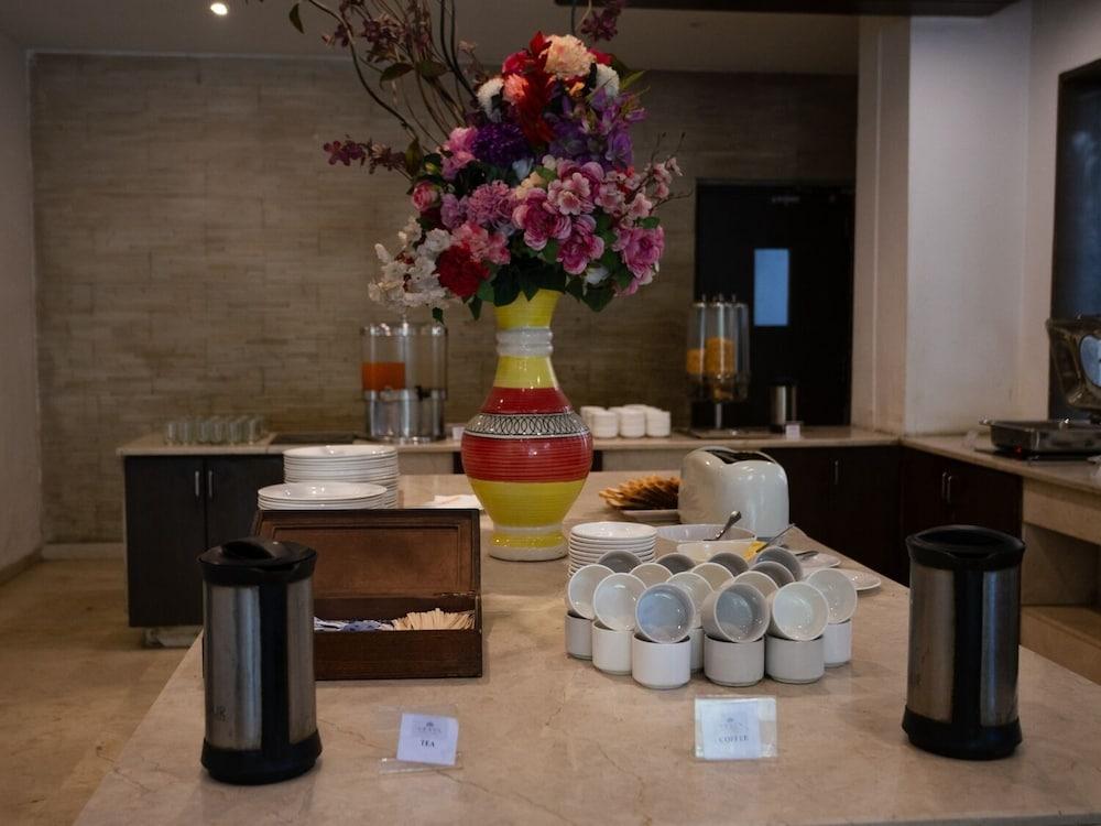 restaurant cafeteria